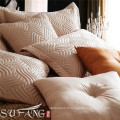 Linge de lit matelassé et 2pcs taies d&#39;oreiller couverture de lit élégante et classique